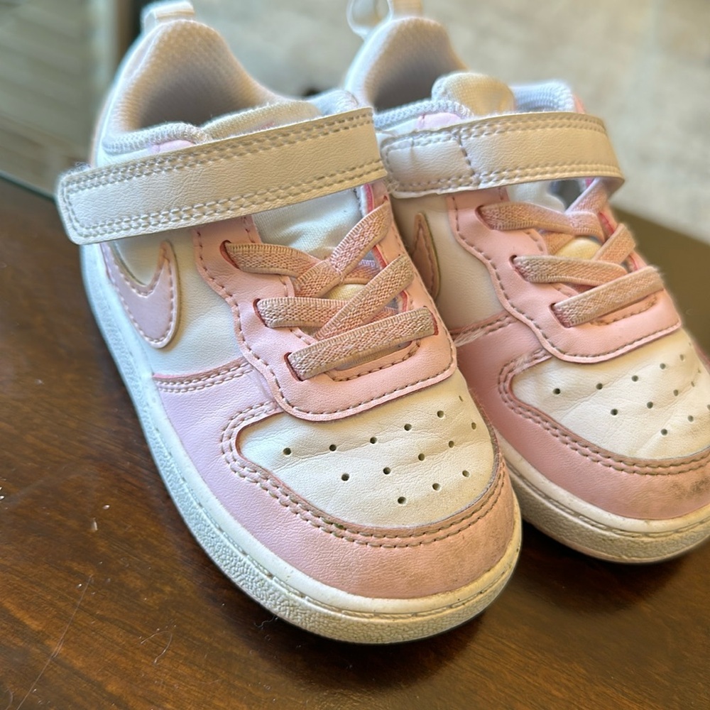 Nike pink toddler sneakers